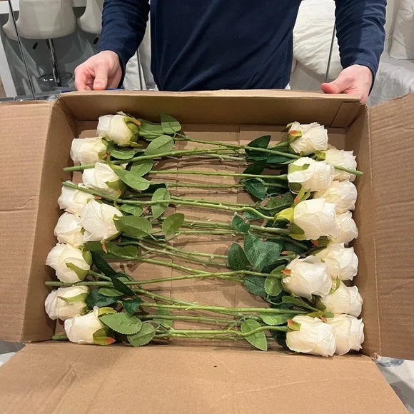 20 Fake White Roses - Picture 2 of 2